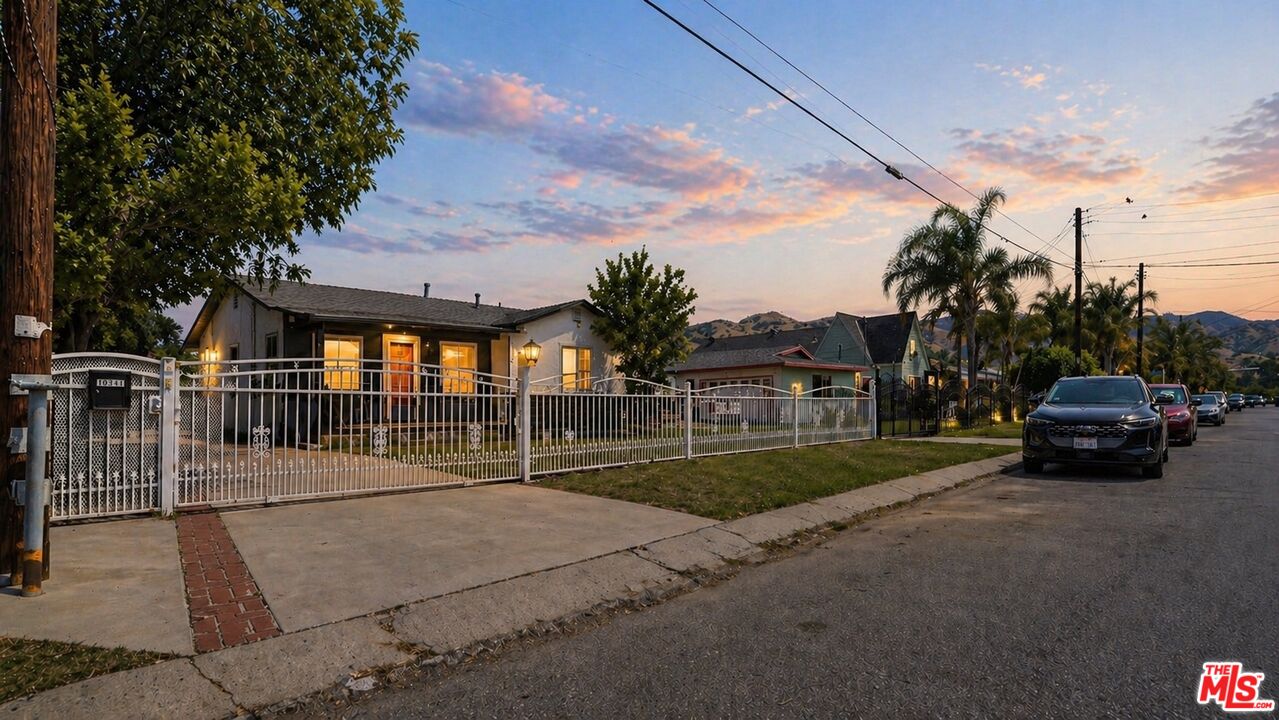 10341 Arminta St