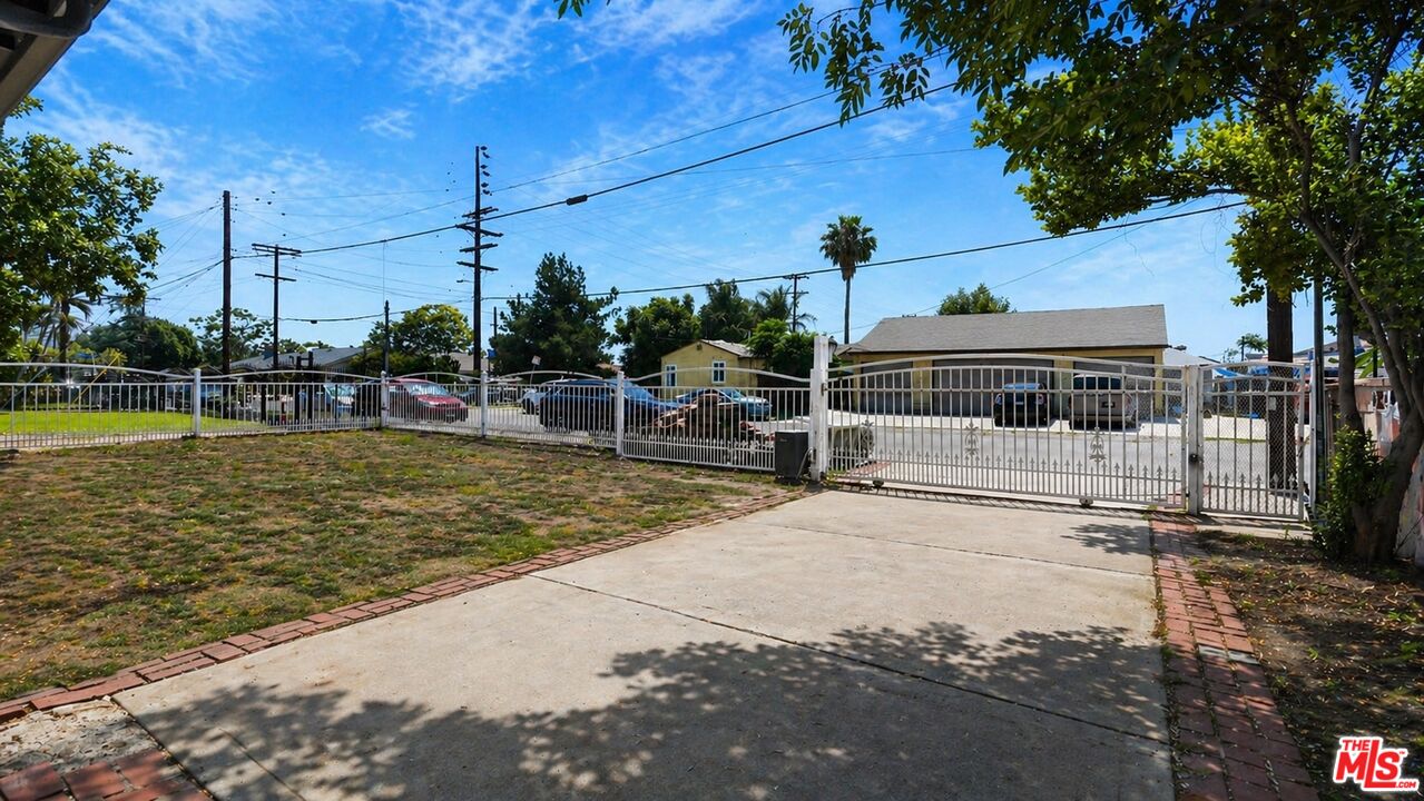 10341 Arminta St