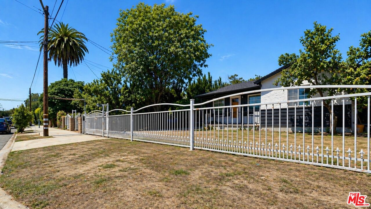 10341 Arminta St