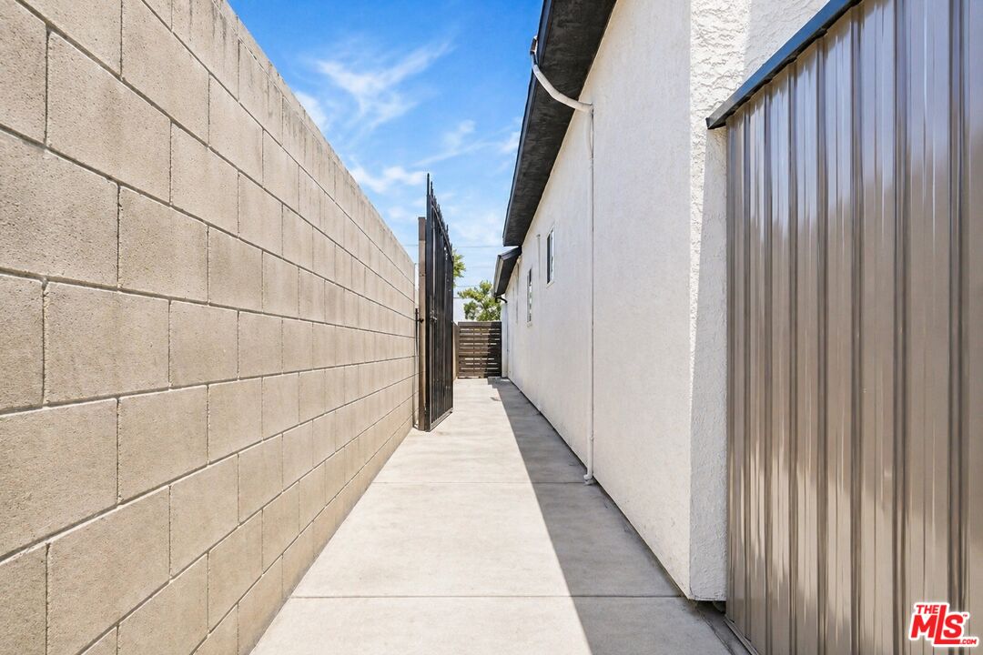 10341 Arminta St
