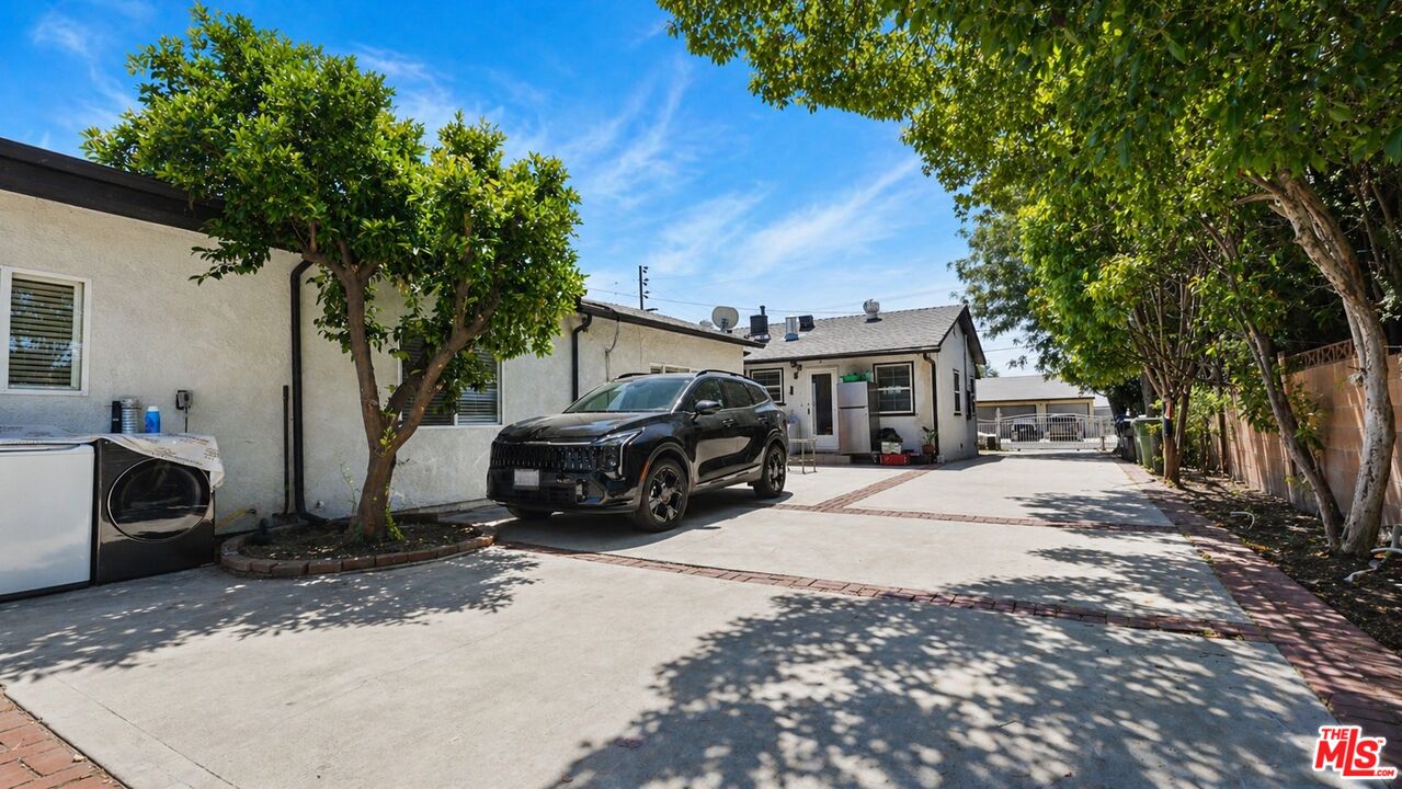 10341 Arminta St