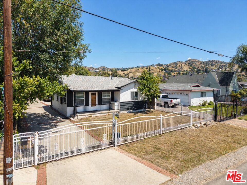 10341 Arminta St