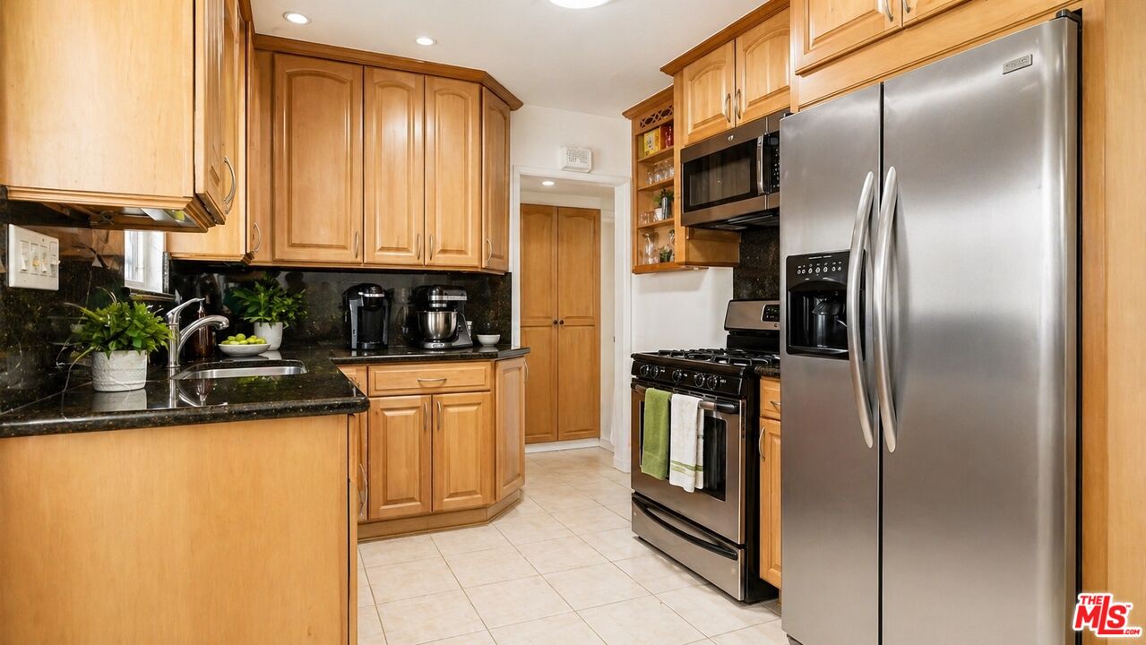 10341 Arminta St