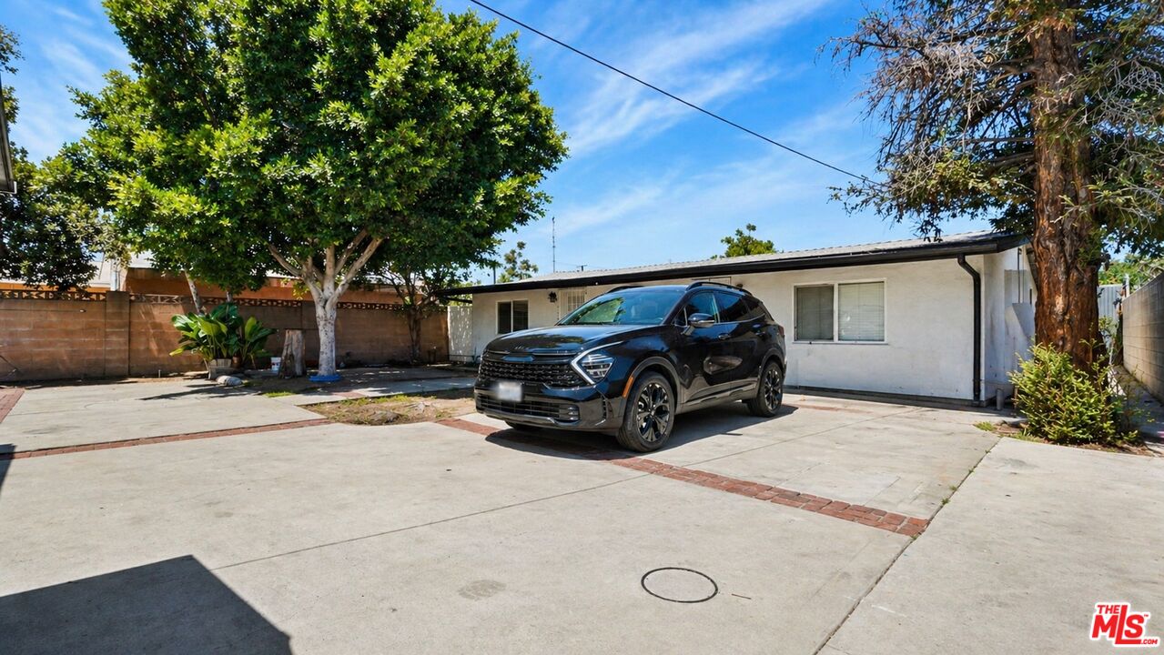 10341 Arminta St