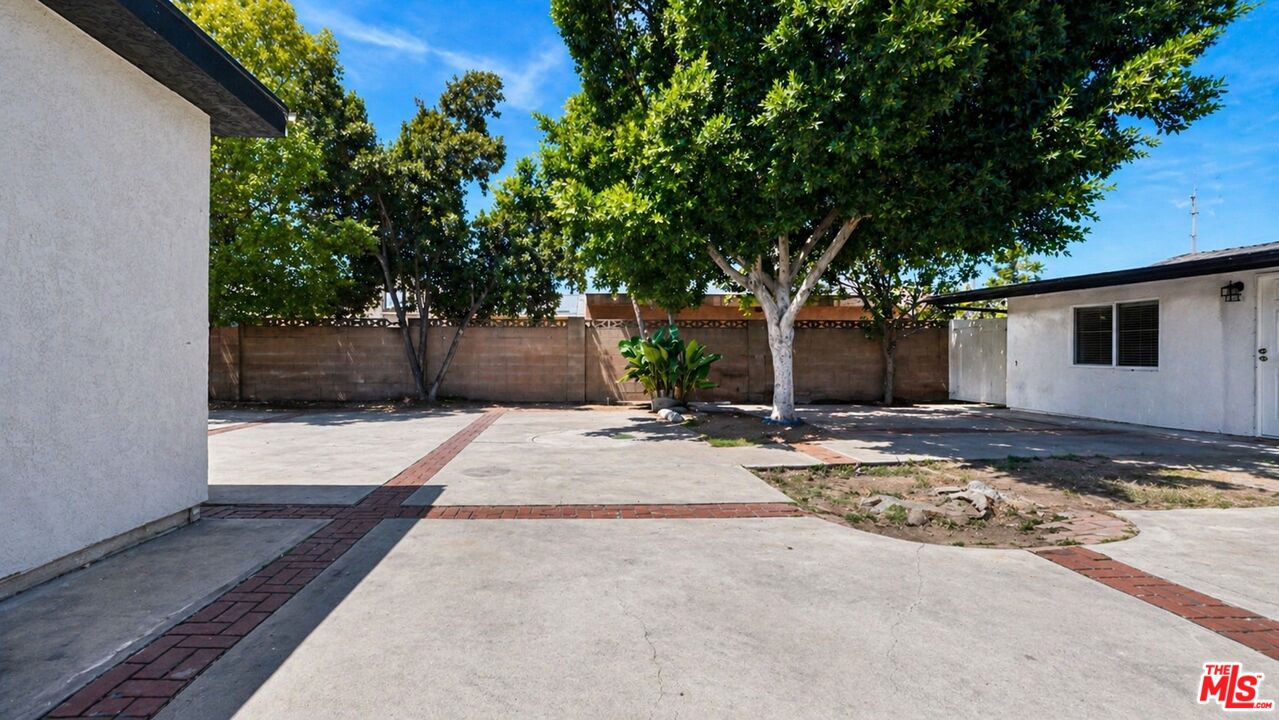 10341 Arminta St