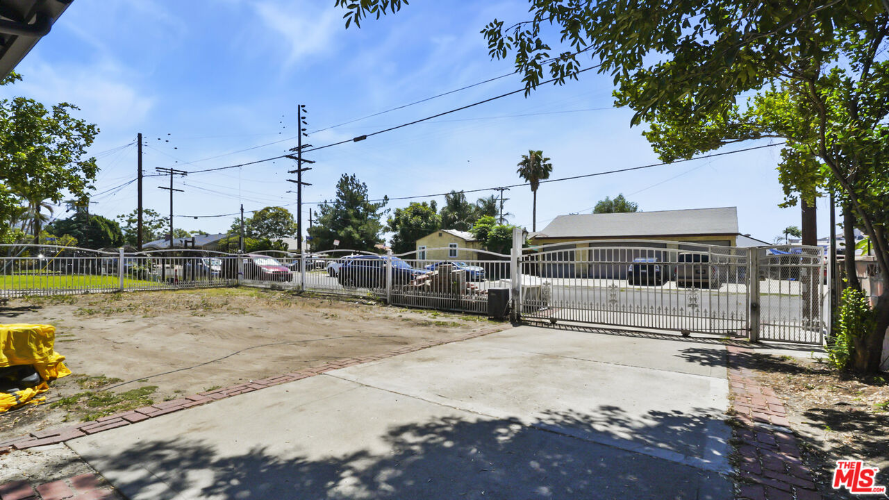 10341 Arminta St