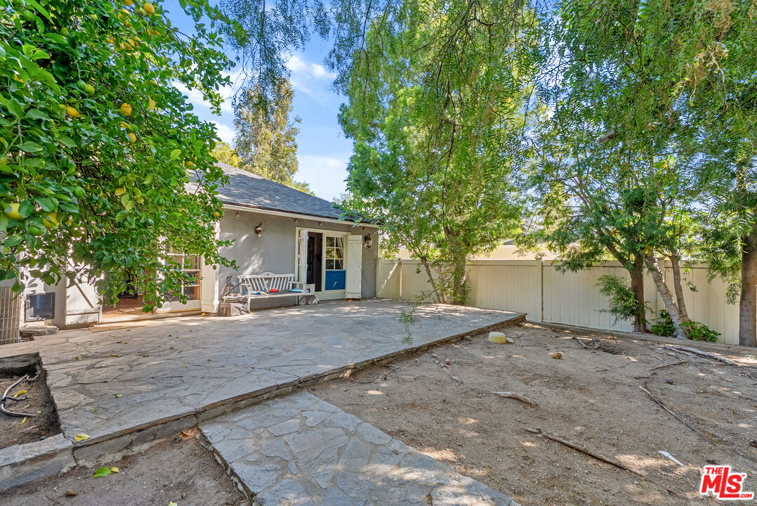 1023 E Grinnell Dr