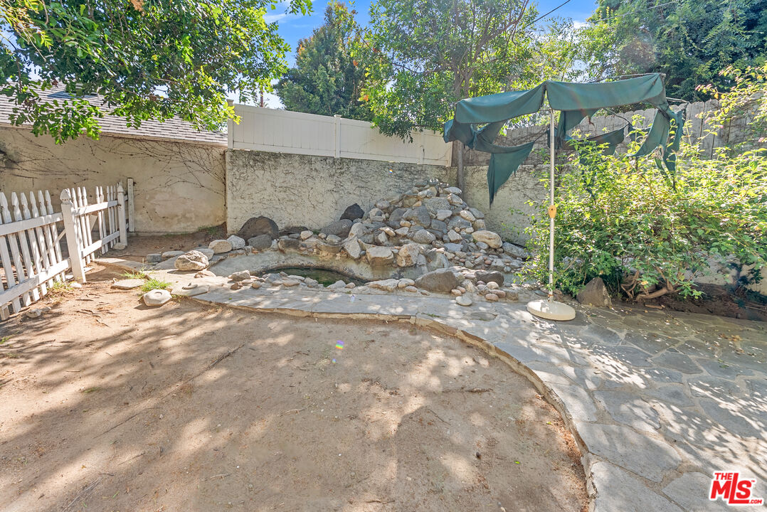 1023 E Grinnell Dr