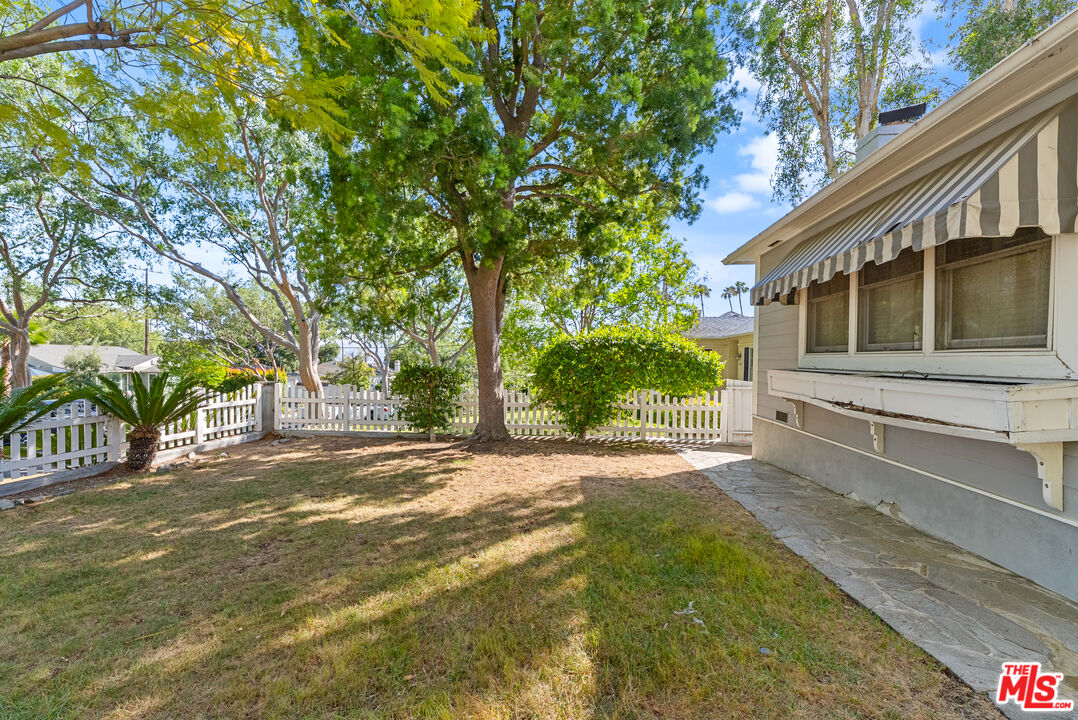 1023 E Grinnell Dr