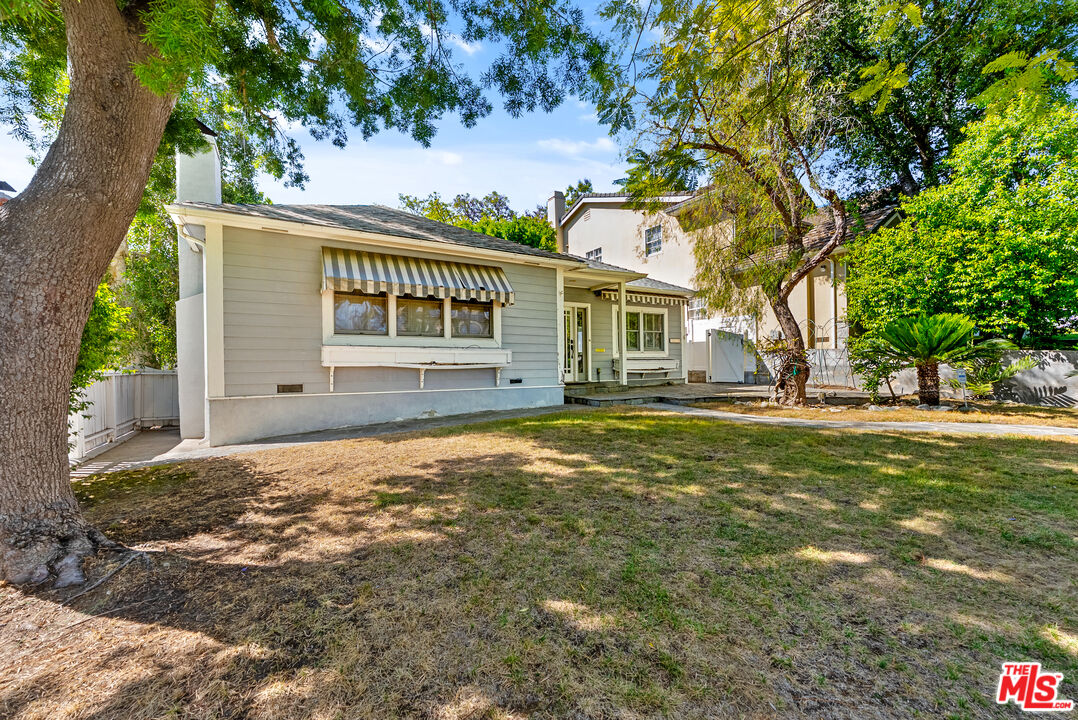1023 E Grinnell Dr