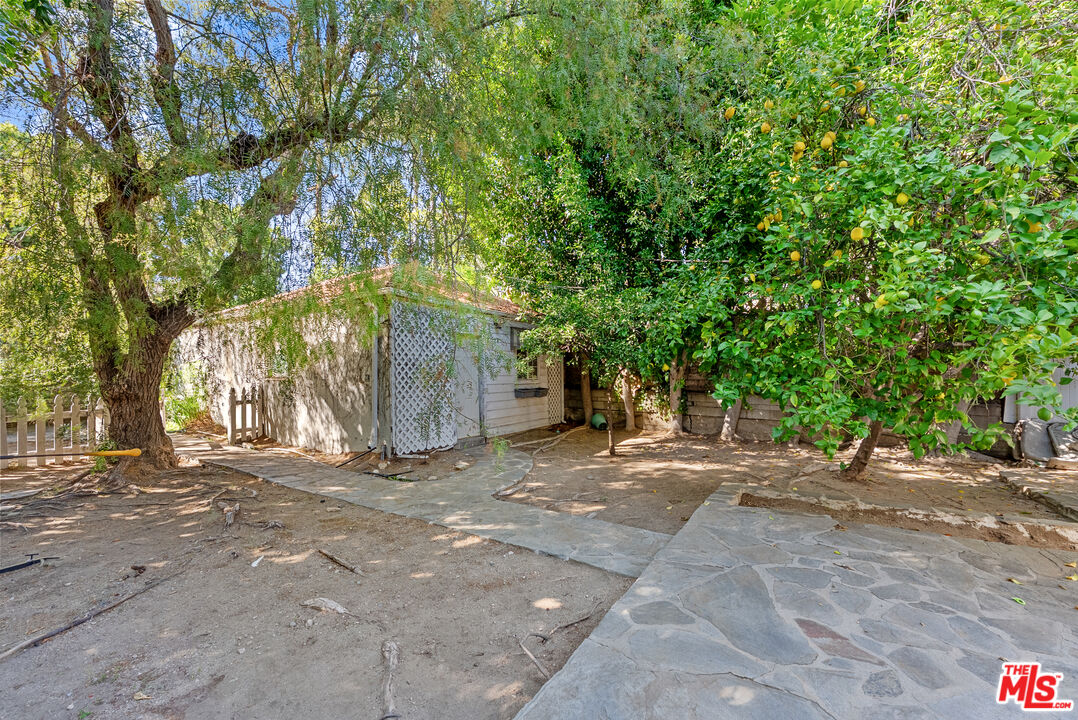 1023 E Grinnell Dr