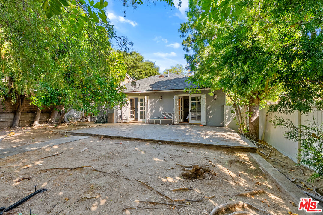 1023 E Grinnell Dr