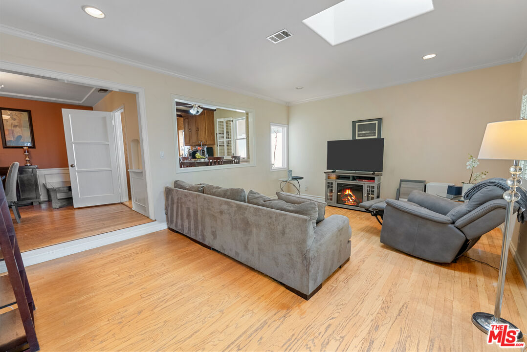 1023 E Grinnell Dr