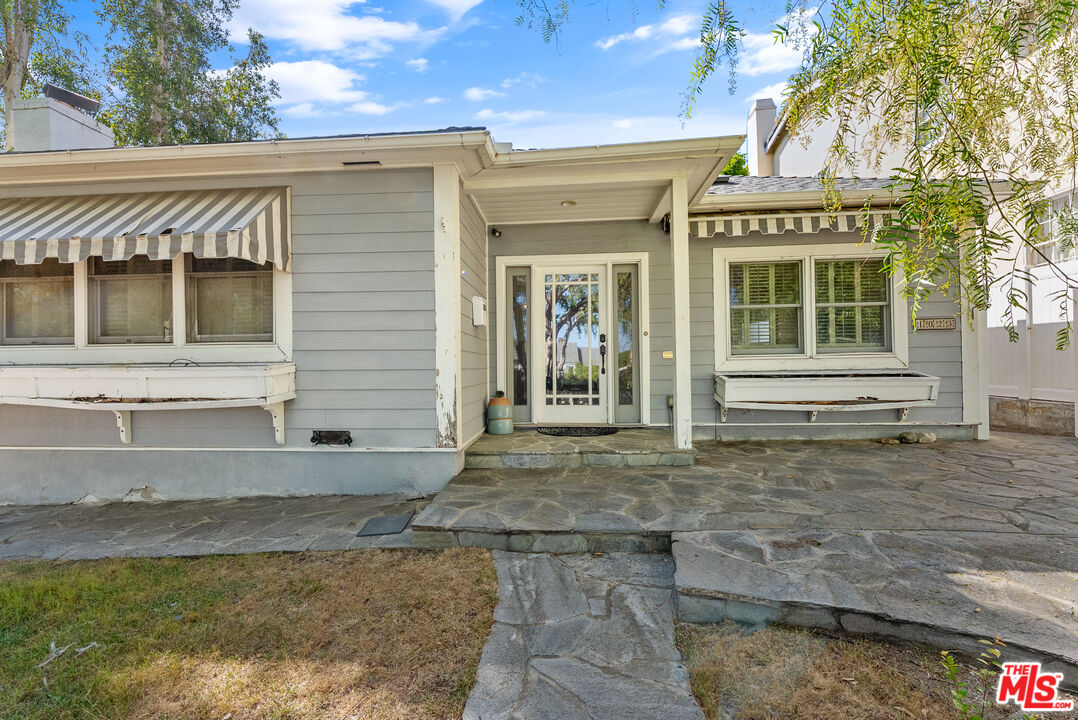 1023 E Grinnell Dr