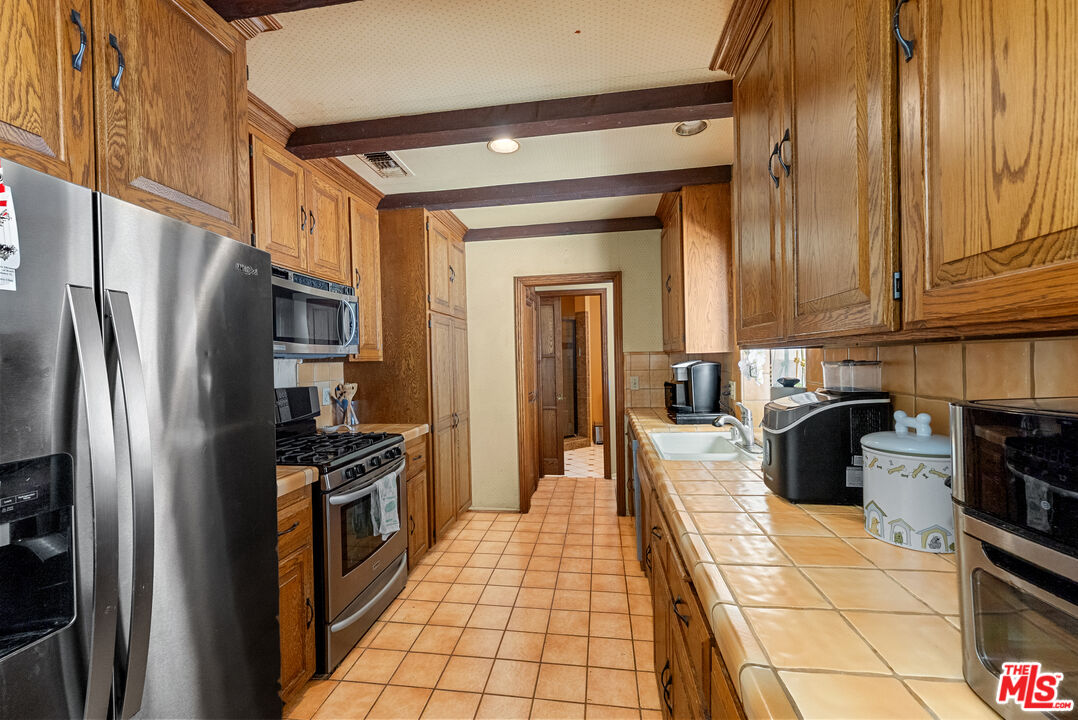 1023 E Grinnell Dr