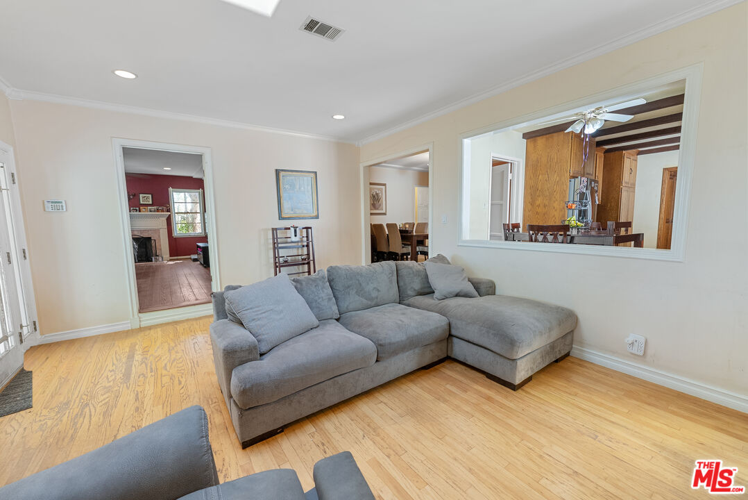 1023 E Grinnell Dr