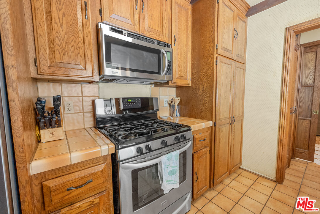 1023 E Grinnell Dr