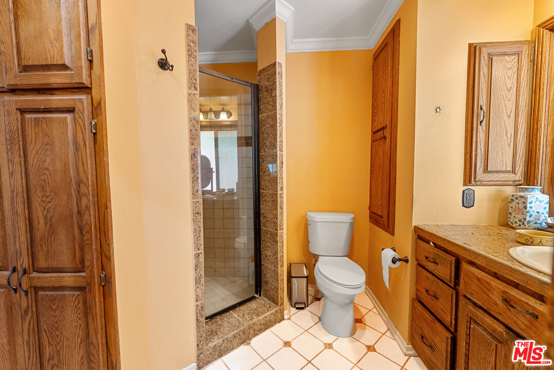 1023 E Grinnell Dr