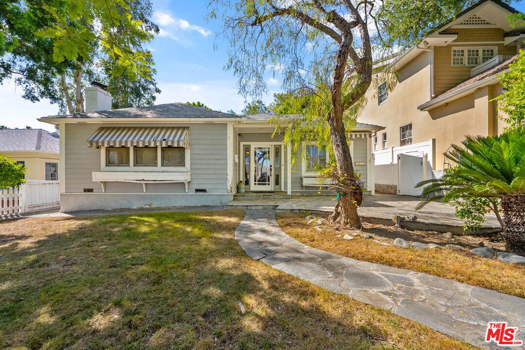 1023 E Grinnell Dr