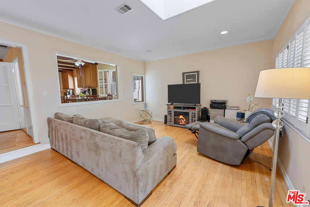 1023 E Grinnell Dr