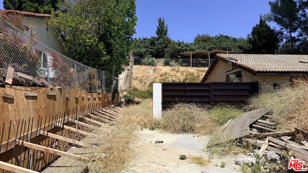 12656 Woodley Ave