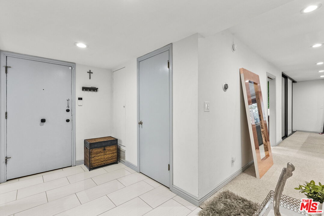 6752 Hillpark Dr Unit: 202