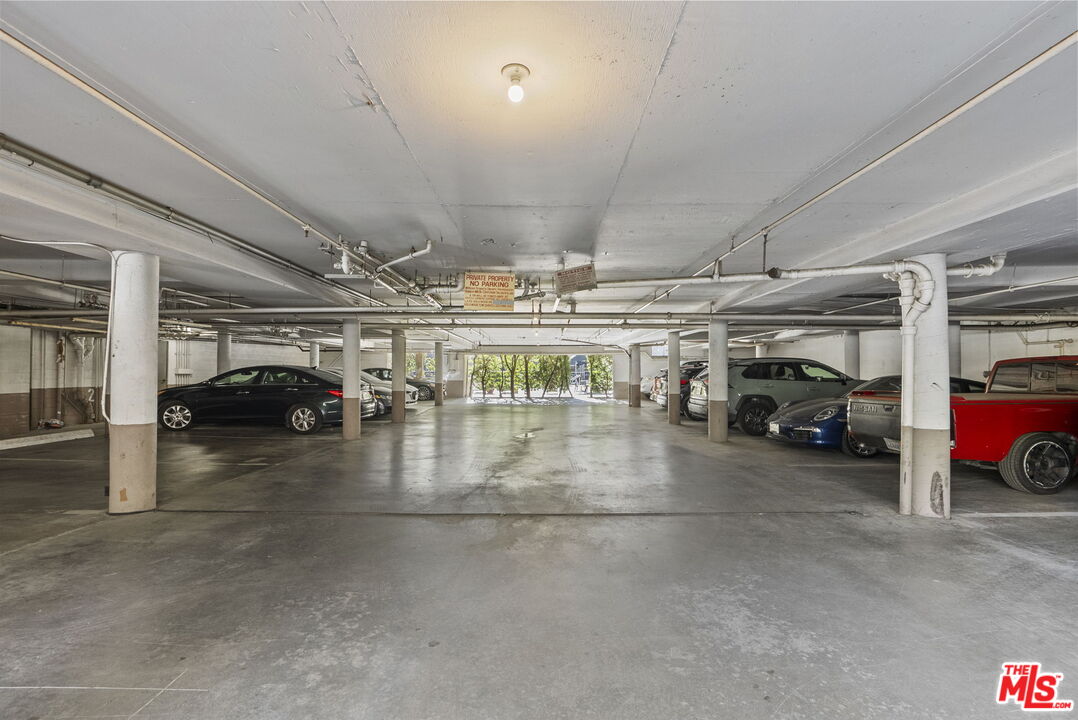 6752 Hillpark Dr Unit: 202