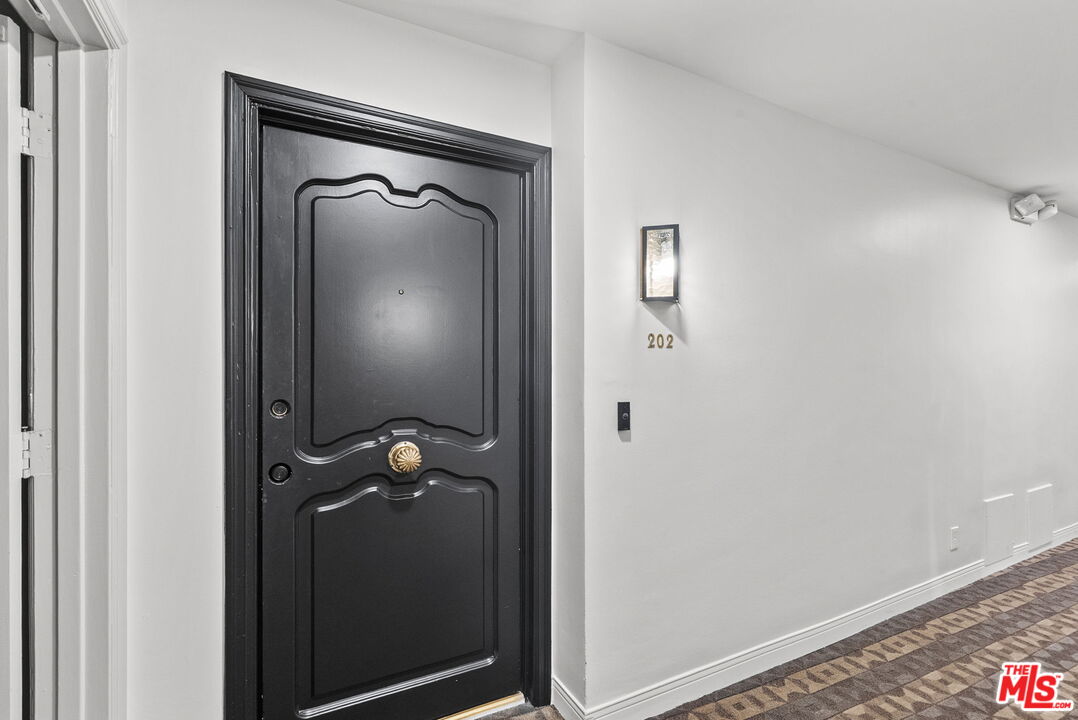 6752 Hillpark Dr Unit: 202