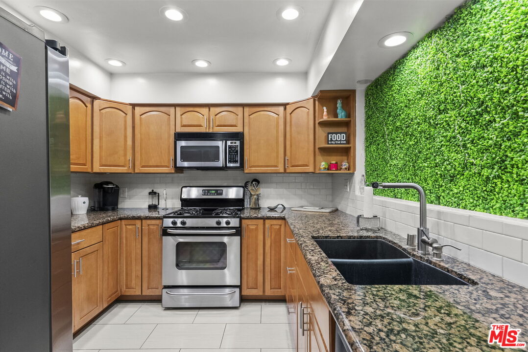 6752 Hillpark Dr Unit: 202