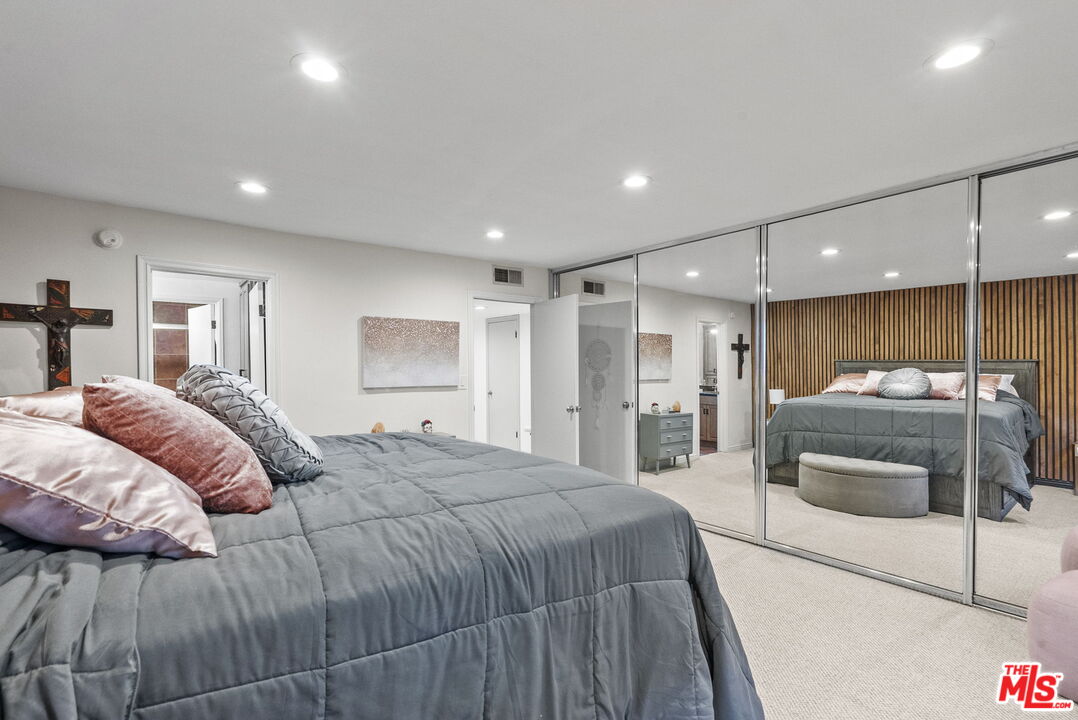 6752 Hillpark Dr Unit: 202