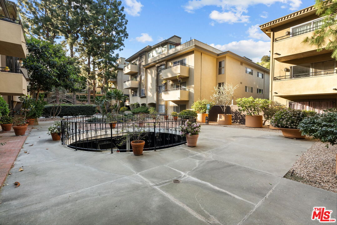 6752 Hillpark Dr Unit: 202