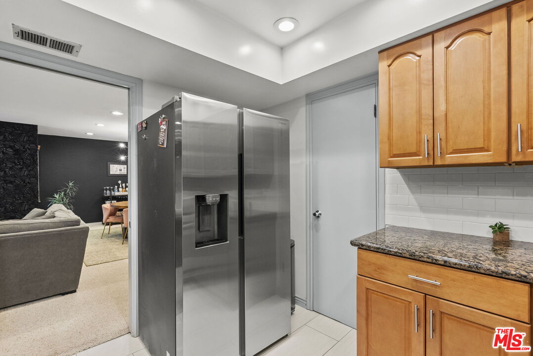 6752 Hillpark Dr Unit: 202