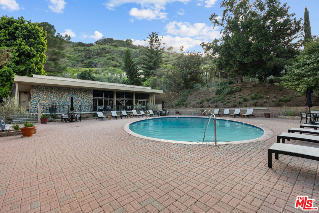 6752 Hillpark Dr Unit: 202