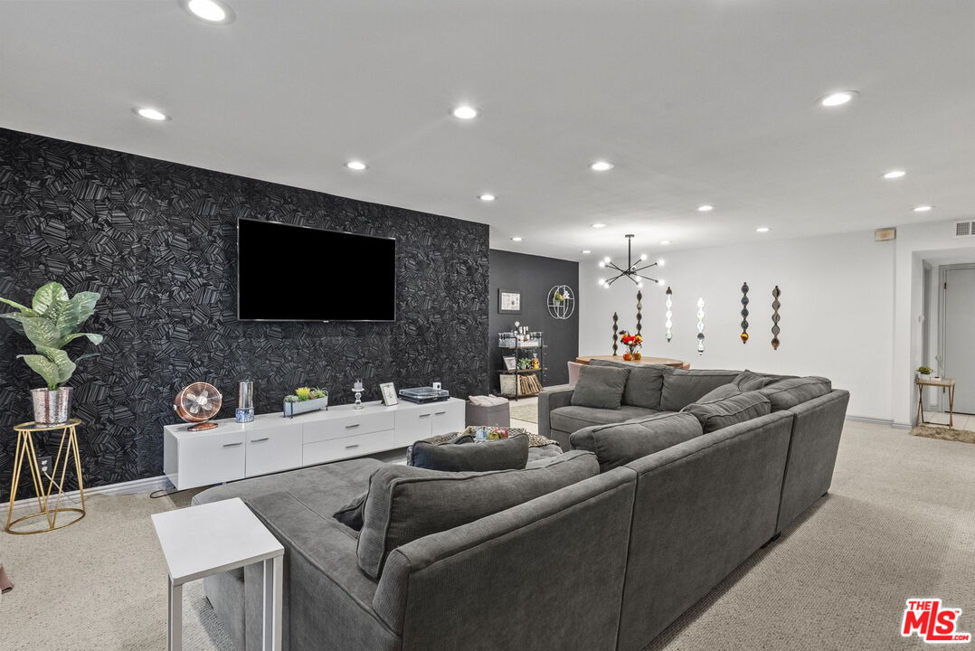 6752 Hillpark Dr Unit: 202