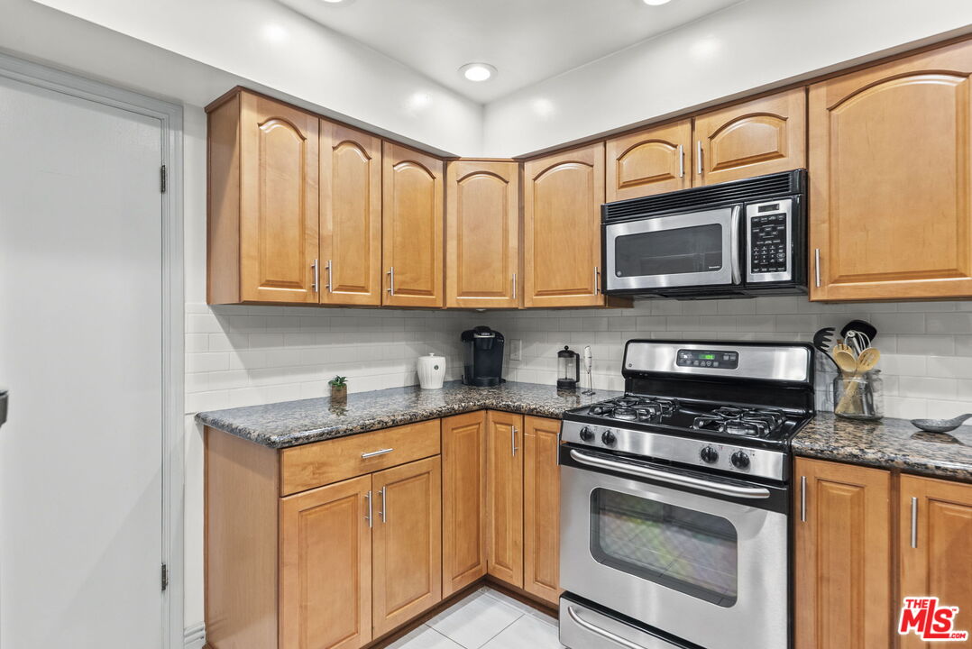 6752 Hillpark Dr Unit: 202