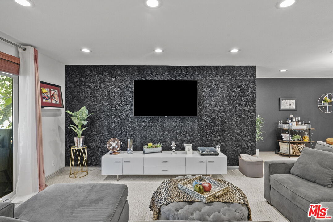 6752 Hillpark Dr Unit: 202