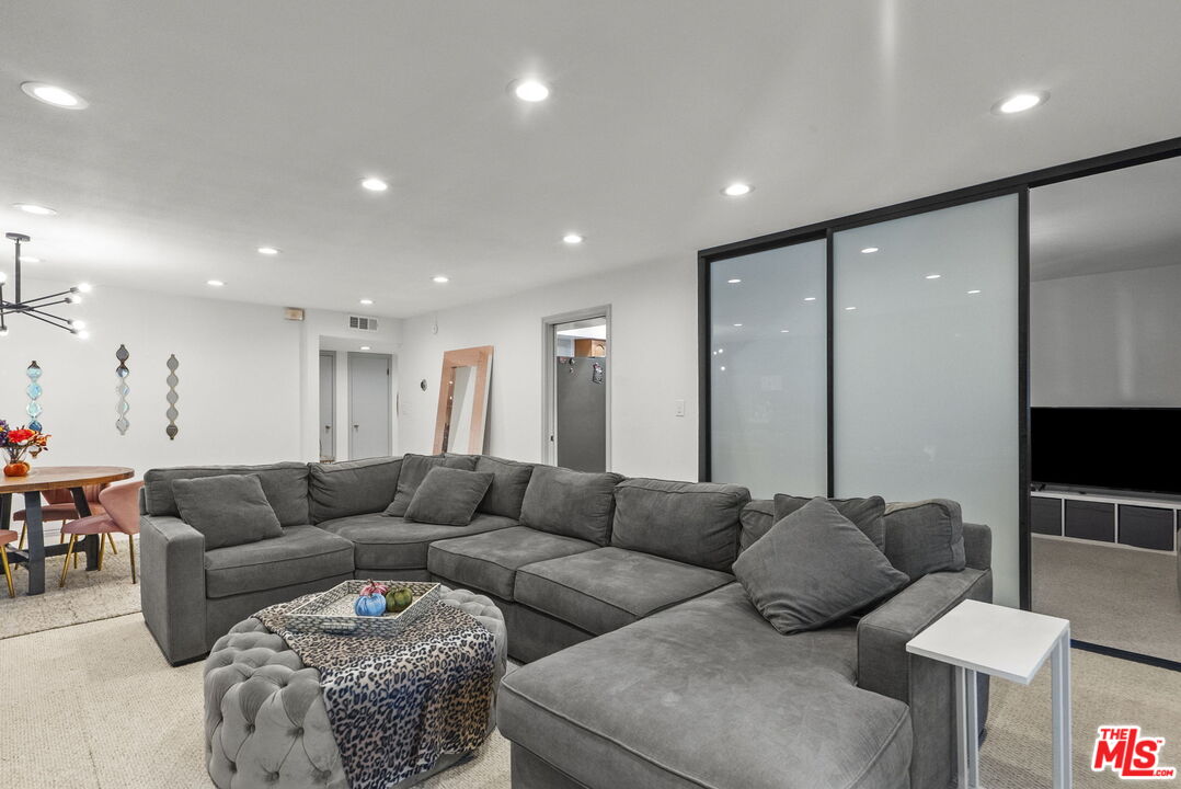 6752 Hillpark Dr Unit: 202