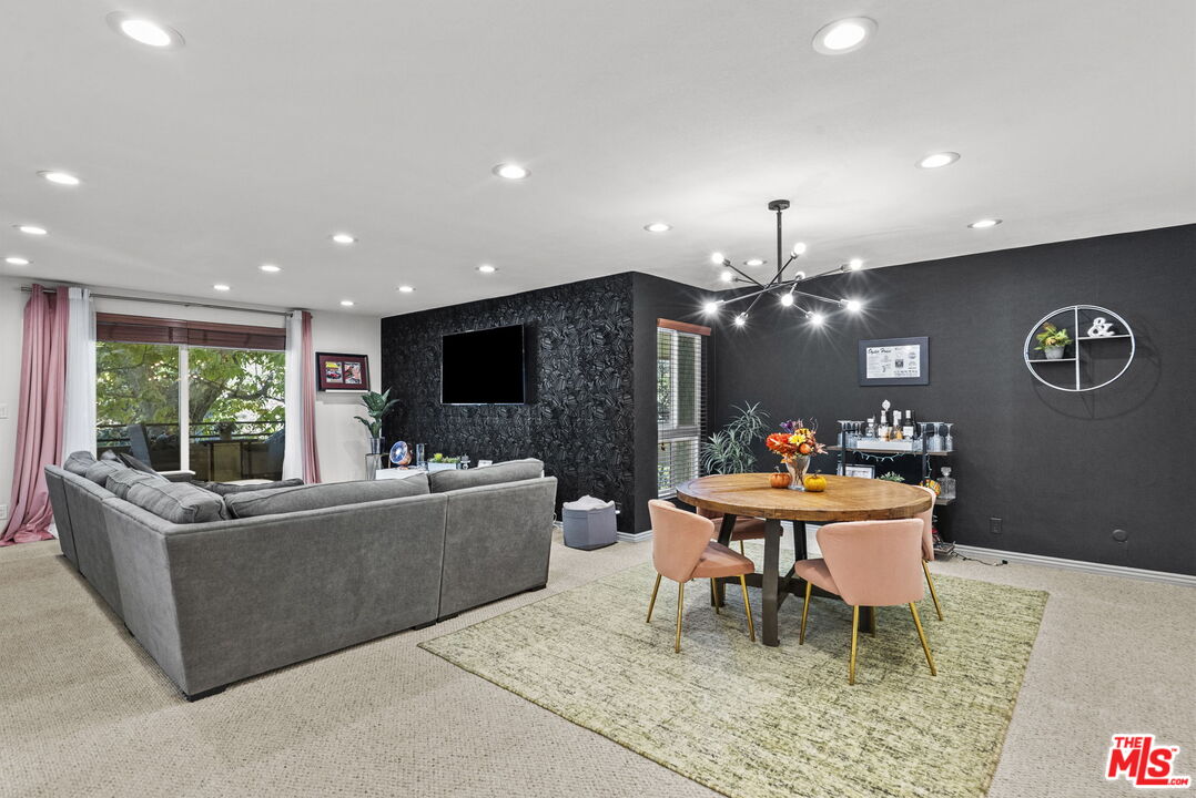 6752 Hillpark Dr Unit: 202
