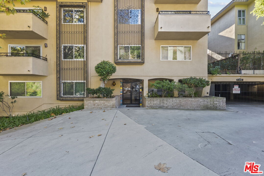 6752 Hillpark Dr Unit: 202