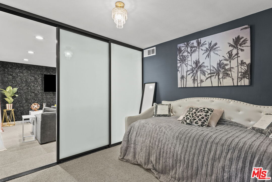 6752 Hillpark Dr Unit: 202