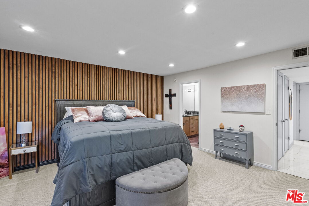 6752 Hillpark Dr Unit: 202