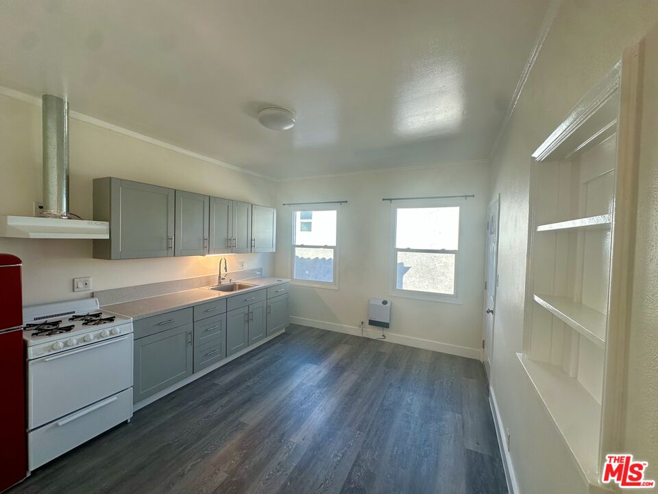 6330 Franklin Ave