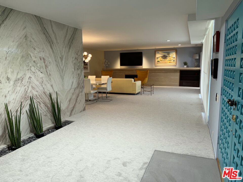500 W Arenas Rd Unit: 8