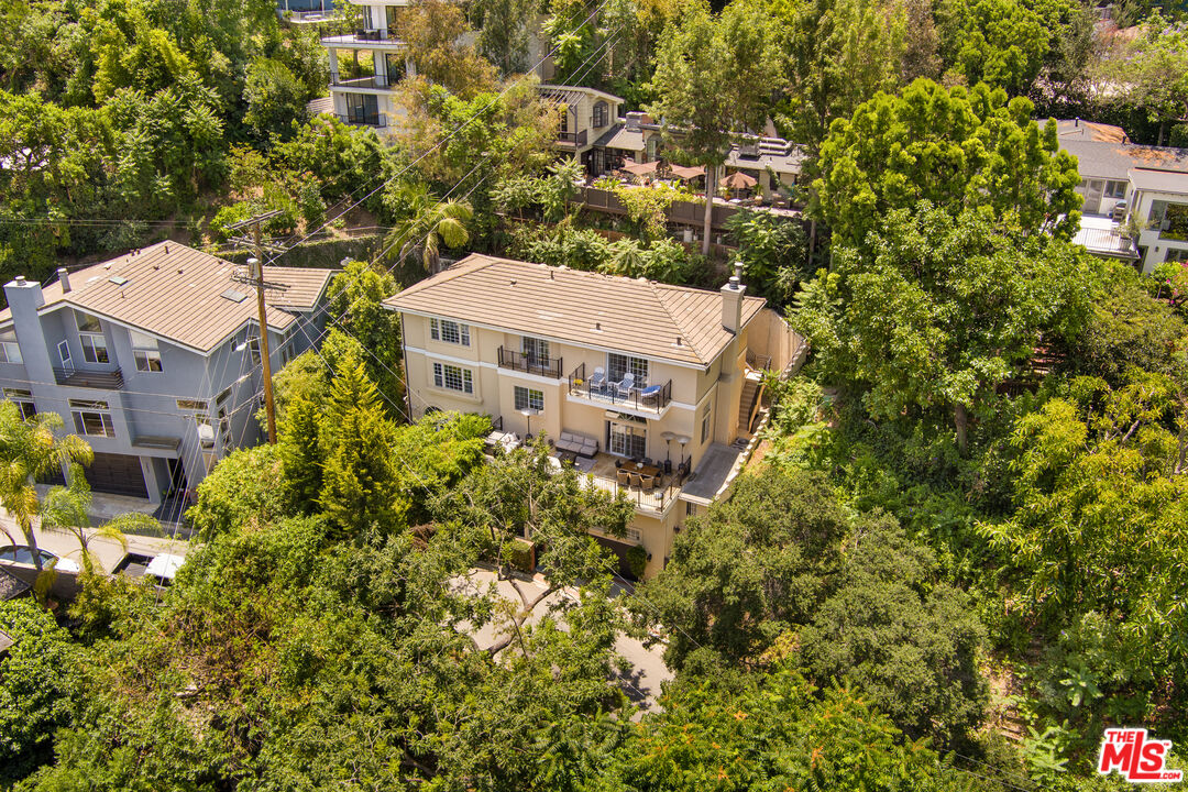 3827 Berry Dr