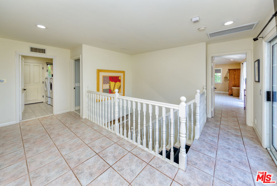 3827 Berry Dr