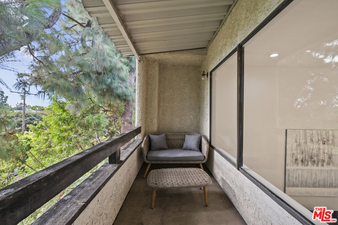 4425 Whitsett Ave Unit: 214