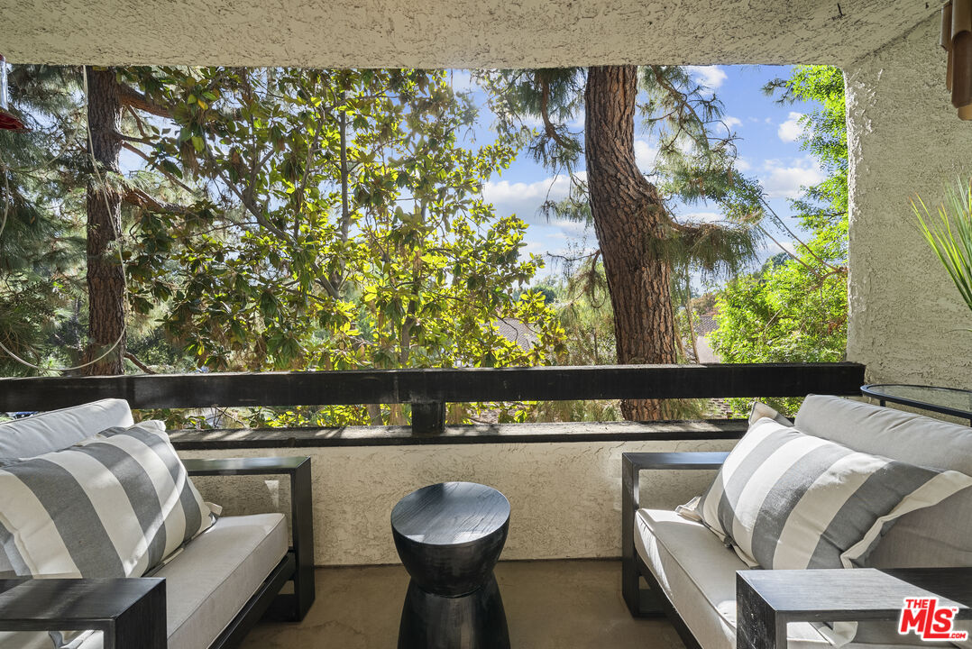 4425 Whitsett Ave Unit: 214