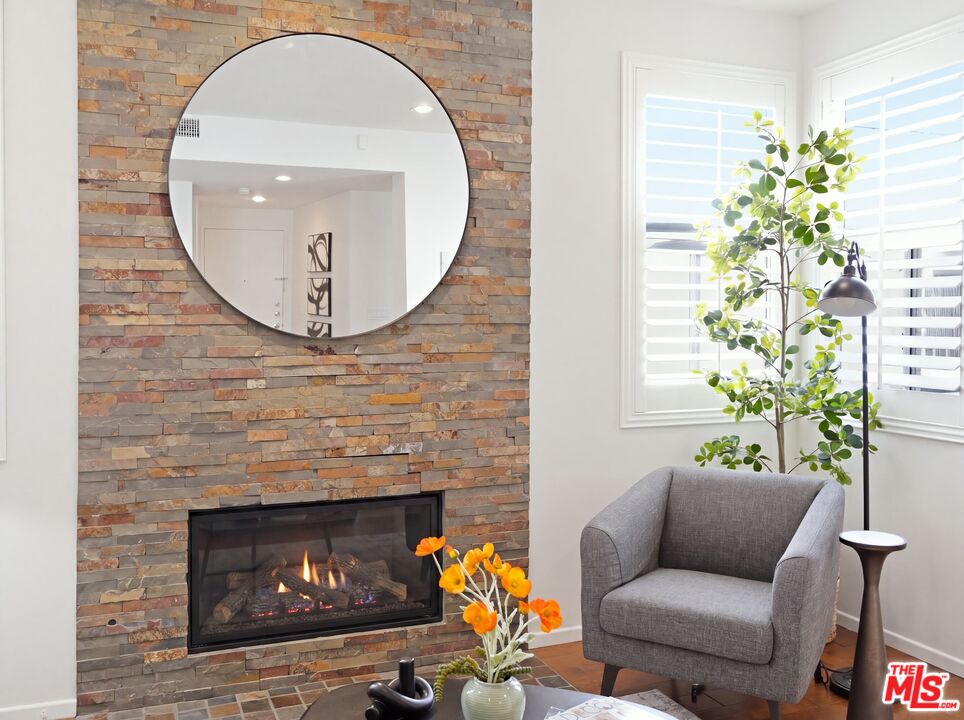 4236 Longridge Ave Unit: 203