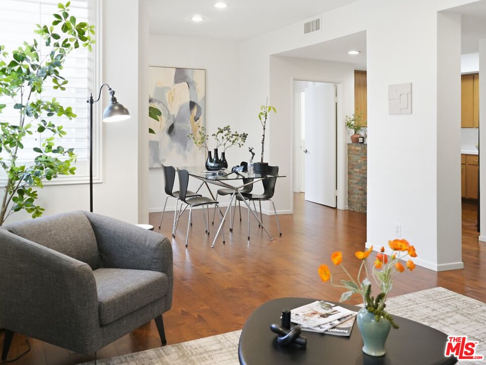 4236 Longridge Ave Unit: 203