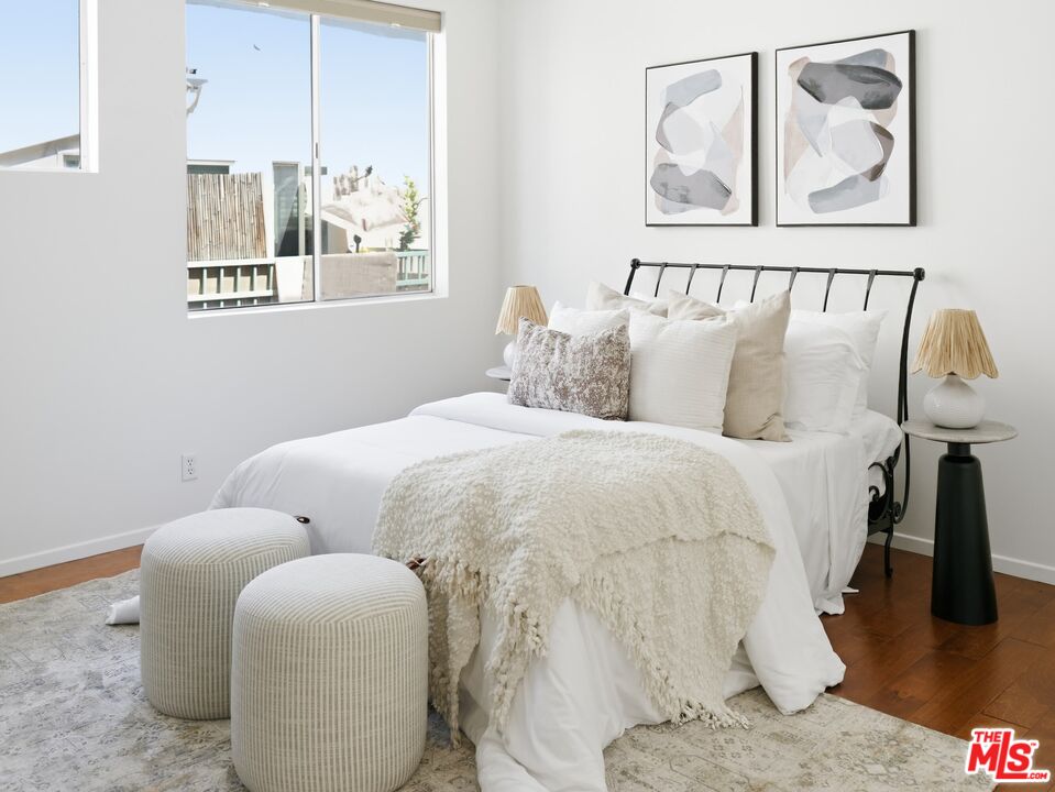 4236 Longridge Ave Unit: 203